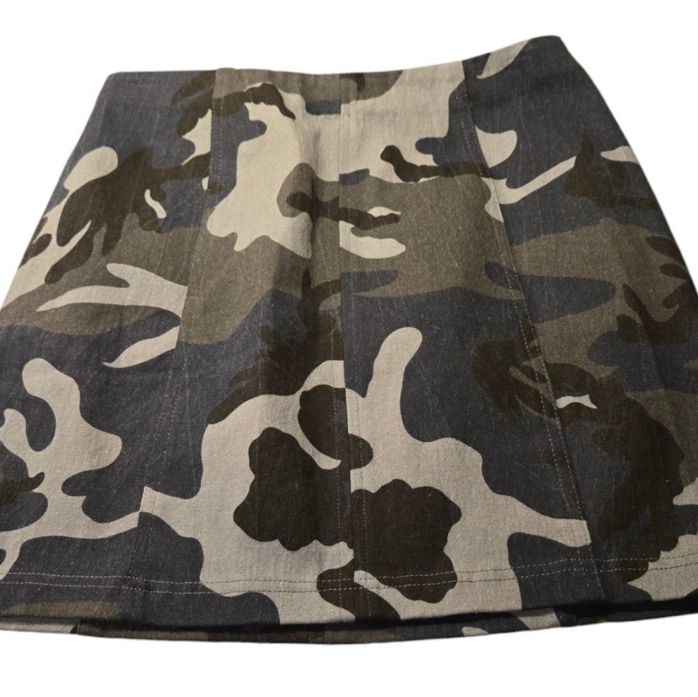 Wild Honey Camouflage Mini Skirt Size Med NWT
